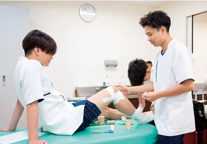 柔道整復実技を習得